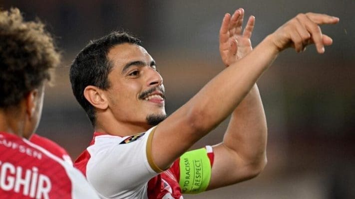 découvrez l'incroyable parcours de wissam ben yedder en iran, où il relie passion du football et culture locale. suivez ses aventures, ses performances sur le terrain et son impact au sein du championnat iranien.