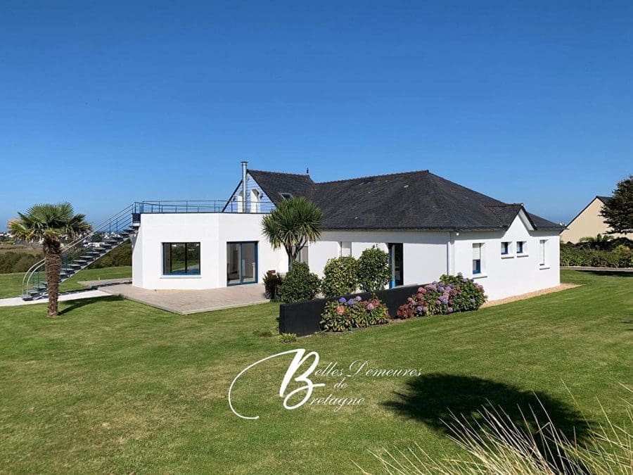 découvrez l'immobilier de luxe en bretagne, où élégance et charme se mêlent à des paysages à couper le souffle. explorez des propriétés uniques, des villas en bord de mer aux manoirs historiques, et laissez-vous séduire par un art de vivre exceptionnel dans cette région prisée. votre rêve immobilier vous attend en bretagne.