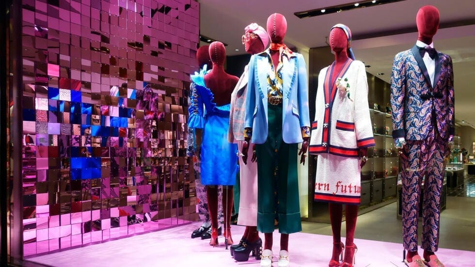 découvrez comment l'industrie du luxe s'adapte et se transforme face aux défis économiques actuels. analyse des tendances, stratégies innovantes et perspectives pour un avenir durable du luxe.